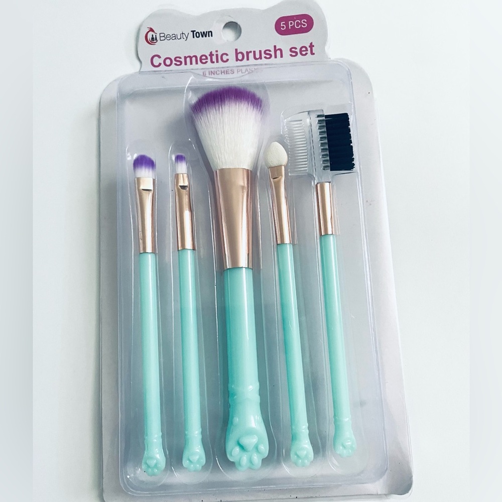 Cat paws brushes. Beauty Town Cosmetic Brush Set - Mint and White